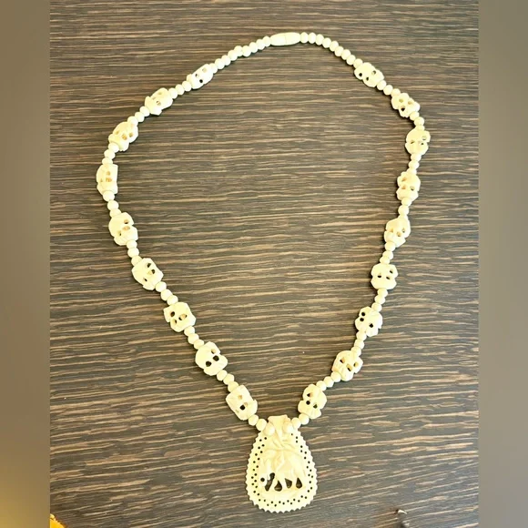 Women’s Costume Jewelry Lot 9‎ Necklaces, 1 Bracelet & 1 Brooch, Unique, Vinrage - Picture 3 of 12